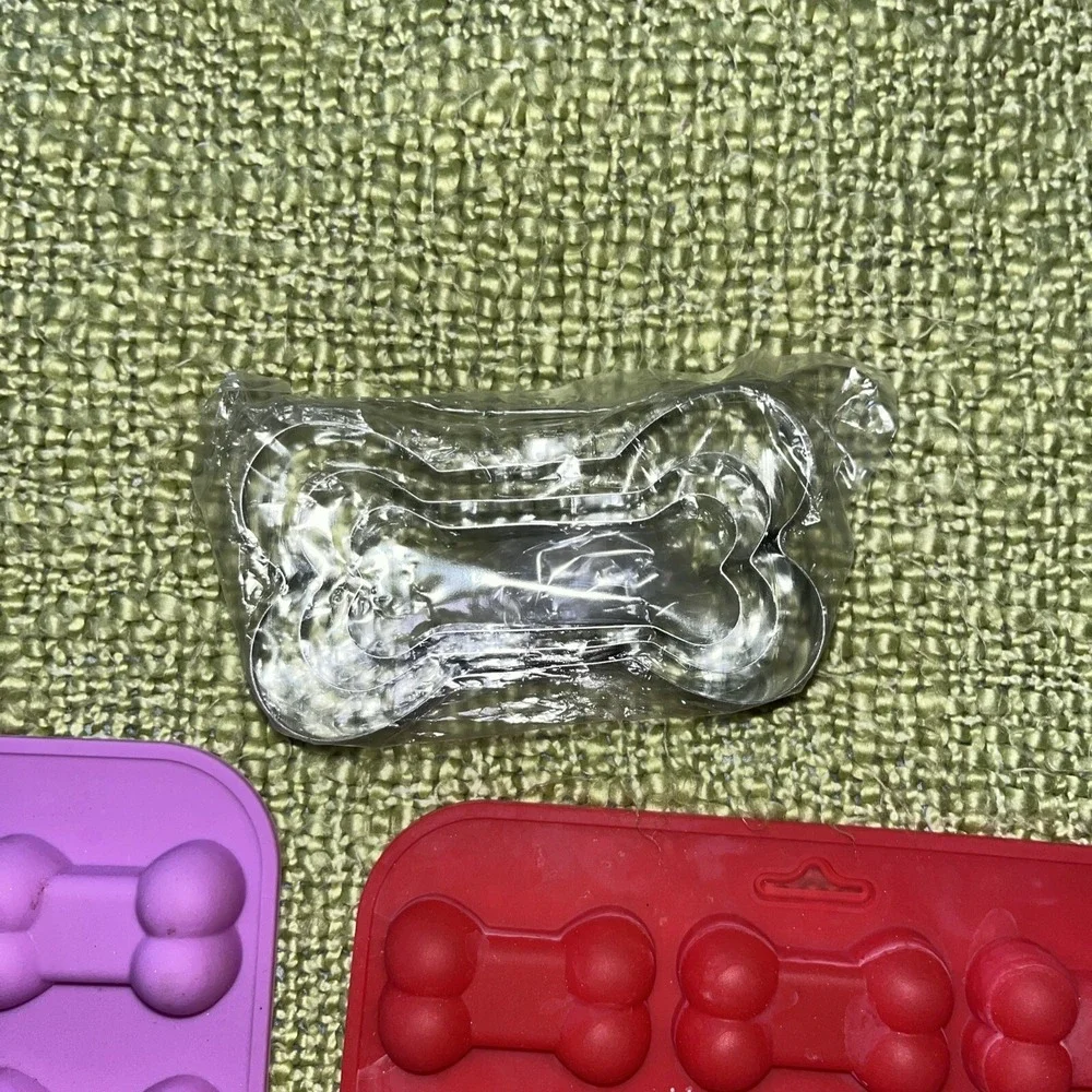 Lot Of 3 Silicone Mold‎ Dog Bone Paw Treat, Paw Shaped,   3 Bone Cookie Cutters